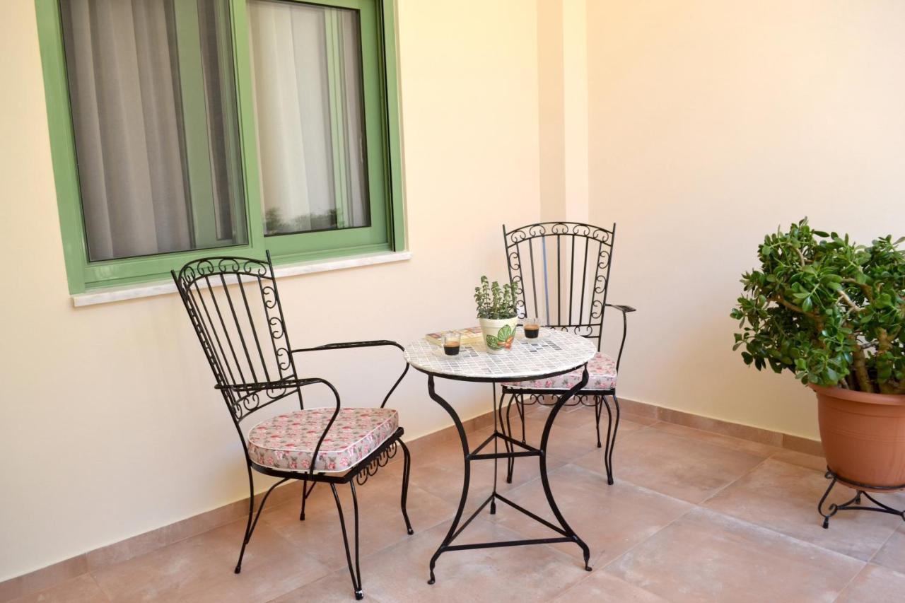 Yannis Guest House Aegina Esterno foto